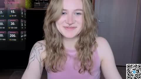 Snapshot of eshleeeygreen chatting on May 9, 2026, 9:53 pm EshleGreen online show from May 9, 2026, 9:53 pm