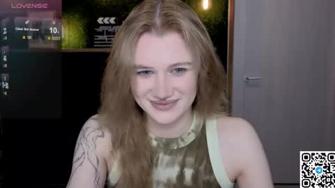 Snapshot of eshleeeygreen chatting on May 14, 2026, 9:43 pm EshleGreen online show from May 14, 2026, 9:43 pm