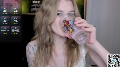 Snapshot of eshleeeygreen chatting on May 16, 2026, 9:35 pm EshleGreen online show from May 16, 2026, 9:35 pm