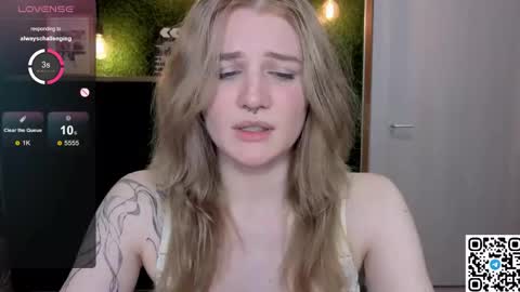 Snapshot of eshleeeygreen chatting on May 17, 2026, 8:27 pm EshleGreen online show from May 17, 2026, 8:27 pm