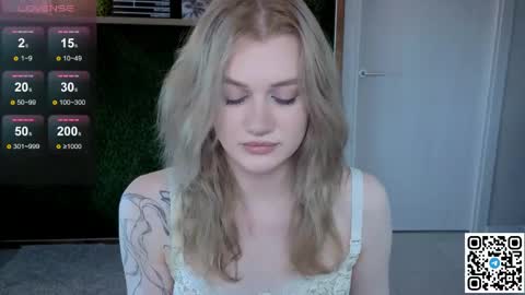 Snapshot of eshleeeygreen chatting on May 21, 2026, 7:26 am EshleGreen online show from May 21, 2026, 7:26 am