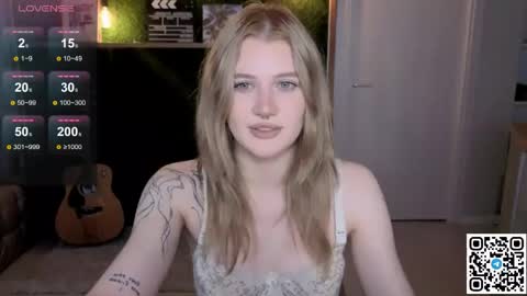 Snapshot of eshleeeygreen chatting on May 24, 2026, 3:28 pm EshleGreen online show from May 24, 2026, 3:28 pm