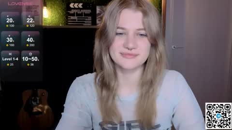 Snapshot of eshleeeygreen chatting on May 25, 2026, 10:49 pm EshleGreen online show from May 25, 2026, 10:49 pm
