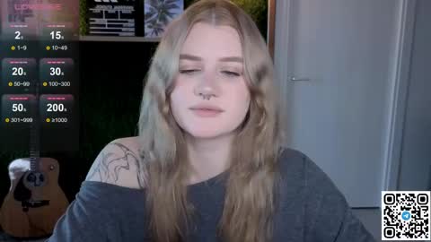 Snapshot of eshleeeygreen chatting on May 26, 2026, 1:40 pm EshleGreen online show from May 26, 2026, 1:40 pm