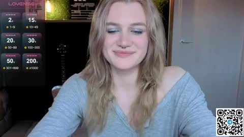 Snapshot of eshleeeygreen chatting on May 29, 2026, 8:18 pm EshleGreen online show from May 29, 2026, 8:18 pm