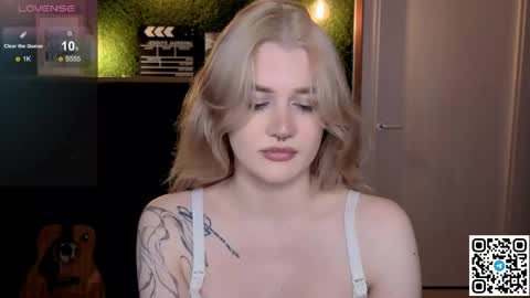 Snapshot of eshleeeygreen chatting on May 31, 2026, 7:37 pm EshleGreen online show from May 31, 2026, 7:37 pm