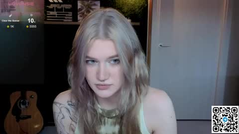 Snapshot of eshleeeygreen chatting on June 2, 2026, 10:23 pm EshleGreen online show from June 2, 2026, 10:23 pm
