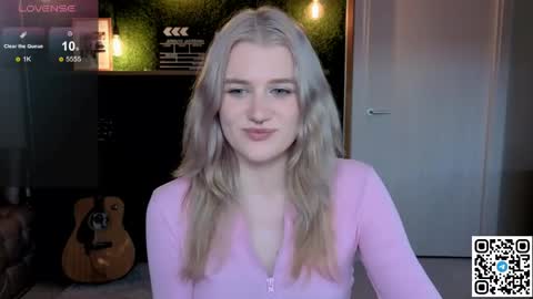 Snapshot of eshleeeygreen chatting on June 4, 2026, 9:54 pm EshleGreen online show from June 4, 2026, 9:54 pm