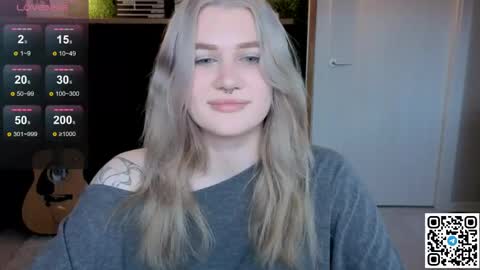 Snapshot of eshleeeygreen chatting on June 5, 2026, 6:57 pm EshleGreen online show from June 5, 2026, 6:57 pm