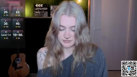 Snapshot of eshleeeygreen chatting on June 6, 2026, 9:19 pm EshleGreen online show from June 6, 2026, 9:19 pm