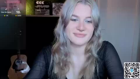 Snapshot of eshleeeygreen chatting on June 13, 2026, 10:51 pm EshleGreen online show from June 13, 2026, 10:51 pm