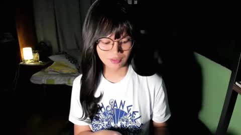 Snapshot of esilchan chatting on October 7, 2025, 12:52 am Chelliane online show from October 7, 2025, 12:52 am