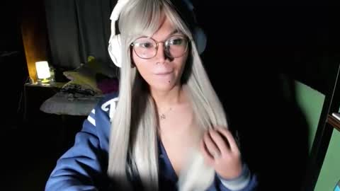 Snapshot of esilchan chatting on October 26, 2025, 3:12 am Chelliane online show from October 26, 2025, 3:12 am