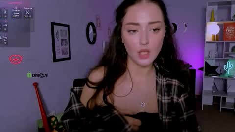 esma_shine online show from October 7, 2025, 1:52 pm