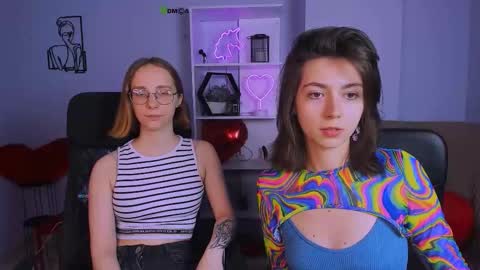 Snapshot of esma_shine chatting on November 12, 2025, 1:11 pm esma_shine online show from November 12, 2025, 1:11 pm