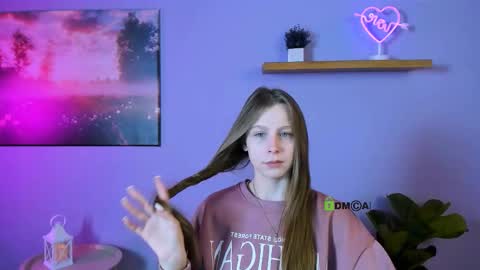 Snapshot of esme_moore_ chatting on November 6, 2025, 9:43 am esme_moore_ online show from November 6, 2025, 9:43 am