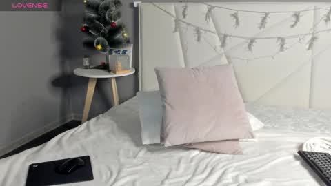 Esme Runn online show from January 18, 2025, 10:17 am