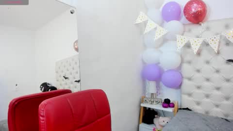 esmeralda  online show from October 10, 2025, 4:28 pm