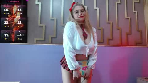Snapshot of esmeralda_oikos chatting on May 27, 2026, 3:03 am Esmeralda .INDEPENDENT MODEL online Monday to Saturday 3 pm Chicago online show from May 27, 2026, 3:03 am