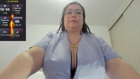 Esmeralda online show from May 5, 2026, 9:56 pm