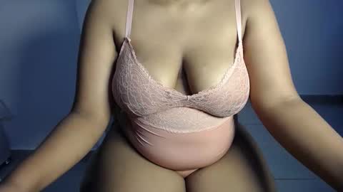 Esme online show from September 16, 2025, 11:22 am