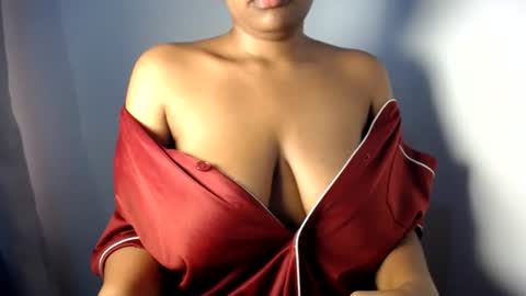 Snapshot of esmeray_ chatting on June 29, 2026, 11:21 am Esme online show from June 29, 2026, 11:21 am