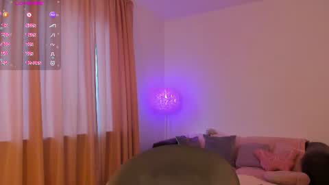 Snapshot of esmimilf chatting on July 9, 2026, 6:23 pm Esmi online show from July 9, 2026, 6:23 pm