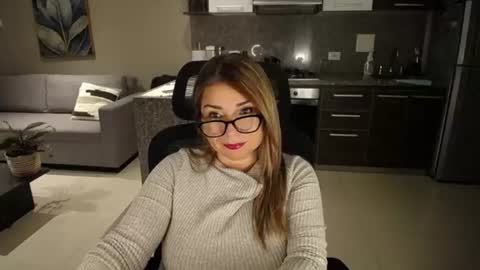 Snapshot of esperanza86_ chatting on June 10, 2026, 12:33 am Juliana online show from June 10, 2026, 12:33 am