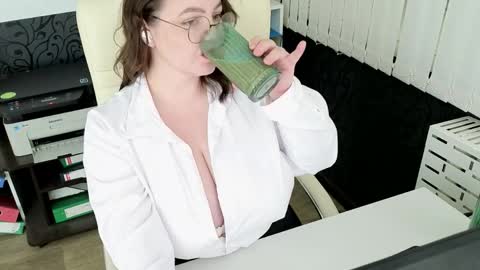 Ava online show from May 5, 2026, 1:46 am