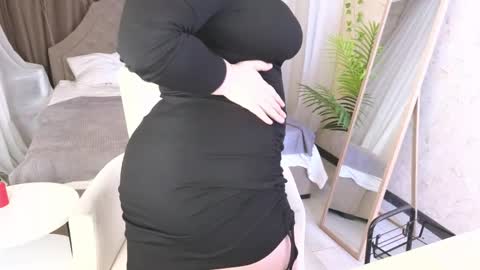 Snapshot of essensual_ chatting on May 6, 2026, 1:47 am Ava online show from May 6, 2026, 1:47 am