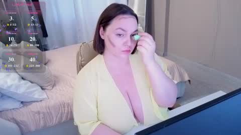 Snapshot of essensual_ chatting on June 13, 2026, 1:36 am Ava online show from June 13, 2026, 1:36 am