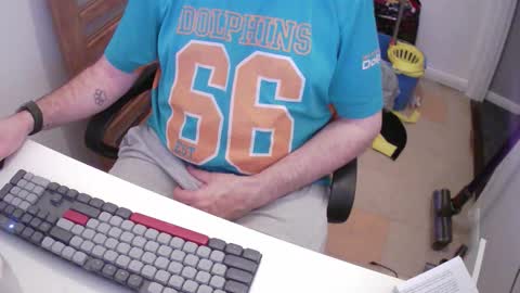 Morph online show from November 14, 2025, 9:02 pm