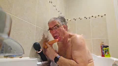 Snapshot of essexb0y chatting on December 25, 2024, 7:35 am EssexB0y online show from December 25, 2024, 7:35 am