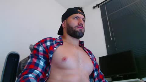Snapshot of esteban7984068 chatting on May 25, 2026, 4:57 pm esteban online show from May 25, 2026, 4:57 pm