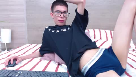 ESTEBAN CARLTON online show from March 5, 2025, 5:50 pm