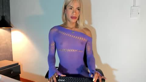 Snapshot of esteban_cor chatting on October 14, 2025, 9:37 pm Salome online show from October 14, 2025, 9:37 pm