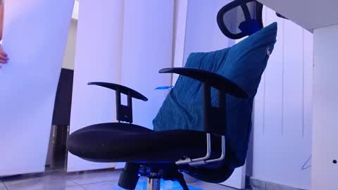 ESTEBAN online show from March 8, 2025, 6:47 pm