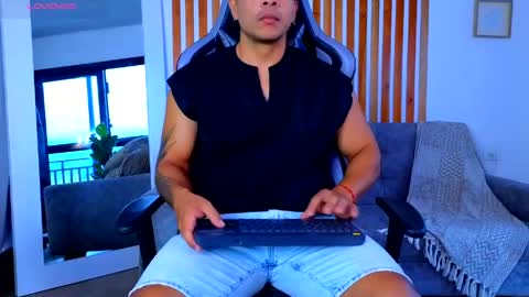 Snapshot of esteban_de_louise chatting on May 16, 2026, 11:31 am ESTEBAN online show from May 16, 2026, 11:31 am