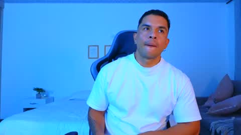 Snapshot of esteban_de_louise chatting on August 2, 2026, 11:58 pm ESTEBAN online show from August 2, 2026, 11:58 pm
