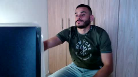 Esteban Fernandez online show from February 4, 2025, 2:43 pm