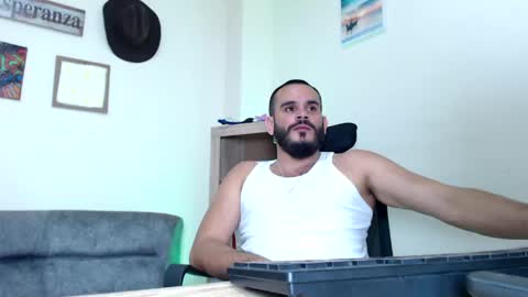 Snapshot of esteban_fer chatting on May 9, 2026, 3:12 am Esteban Fernandez online show from May 9, 2026, 3:12 am