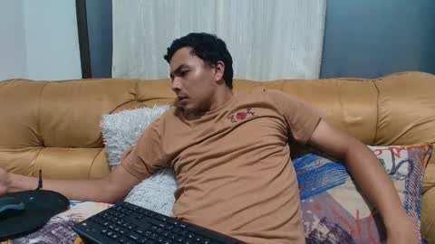 Snapshot of estebancot0314 chatting on October 27, 2025, 5:33 am Esteban online show from October 27, 2025, 5:33 am