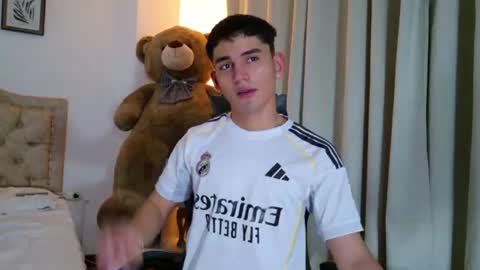 Snapshot of estebanperez_ chatting on July 16, 2026, 11:05 am Esteban online show from July 16, 2026, 11:05 am