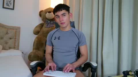 Snapshot of estebanperez_ chatting on July 17, 2026, 11:39 am Esteban online show from July 17, 2026, 11:39 am