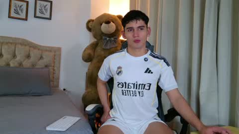 Snapshot of estebanperez_ chatting on August 1, 2026, 11:31 am Esteban online show from August 1, 2026, 11:31 am