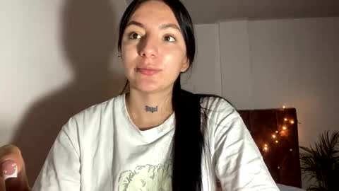 Snapshot of estefa1 chatting on April 3, 2026, 6:33 am estefa1 online show from April 3, 2026, 6:33 am