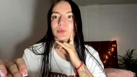 Snapshot of estefa1 chatting on April 4, 2026, 5:16 am estefa1 online show from April 4, 2026, 5:16 am