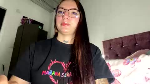 Snapshot of estefa1 chatting on June 9, 2026, 2:17 pm estefa1 online show from June 9, 2026, 2:17 pm