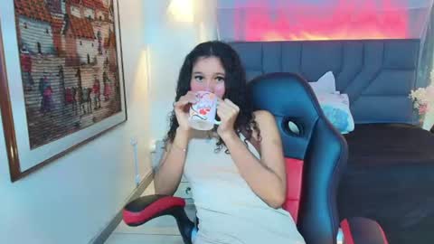 Snapshot of estefanya_sweet chatting on July 17, 2026, 7:30 pm estefanya online show from July 17, 2026, 7:30 pm