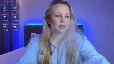 Estella online show from October 6, 2025, 4:26 pm